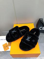 LOUIS VUITTON | Fur Slipper In Black - 5