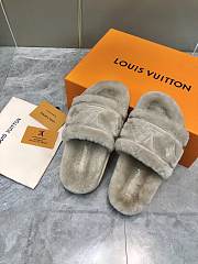 LOUIS VUITTON | Fur Slipper In Gray - 6