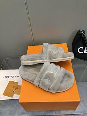 LOUIS VUITTON | Fur Slipper In Gray - 4