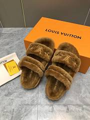 LOUIS VUITTON | Fur Flat Sandals In Brown - 6