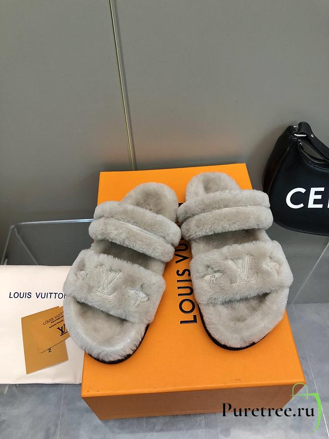 LOUIS VUITTON | Fur Flat Sandals In Gray - 1