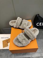 LOUIS VUITTON | Fur Flat Sandals In Gray - 6