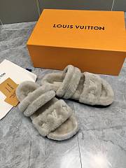 LOUIS VUITTON | Fur Flat Sandals In Gray - 5