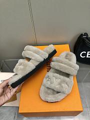 LOUIS VUITTON | Fur Flat Sandals In Gray - 2