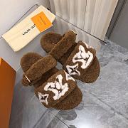 LOUIS VUITTON | Fur Flat Sandals In Brown White Pattern - 1