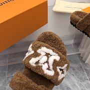 LOUIS VUITTON | Fur Flat Sandals In Brown White Pattern - 6