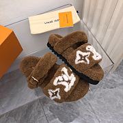 LOUIS VUITTON | Fur Flat Sandals In Brown White Pattern - 3