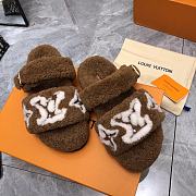 LOUIS VUITTON | Fur Flat Sandals In Brown White Pattern - 2