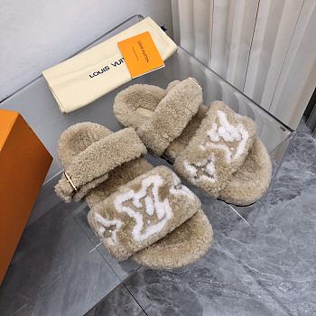 LOUIS VUITTON | Fur Flat Sandals In Beige White Pattern