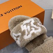 LOUIS VUITTON | Fur Flat Sandals In Beige White Pattern - 5