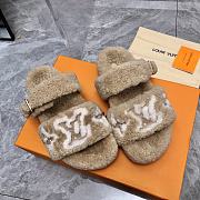 LOUIS VUITTON | Fur Flat Sandals In Beige White Pattern - 2