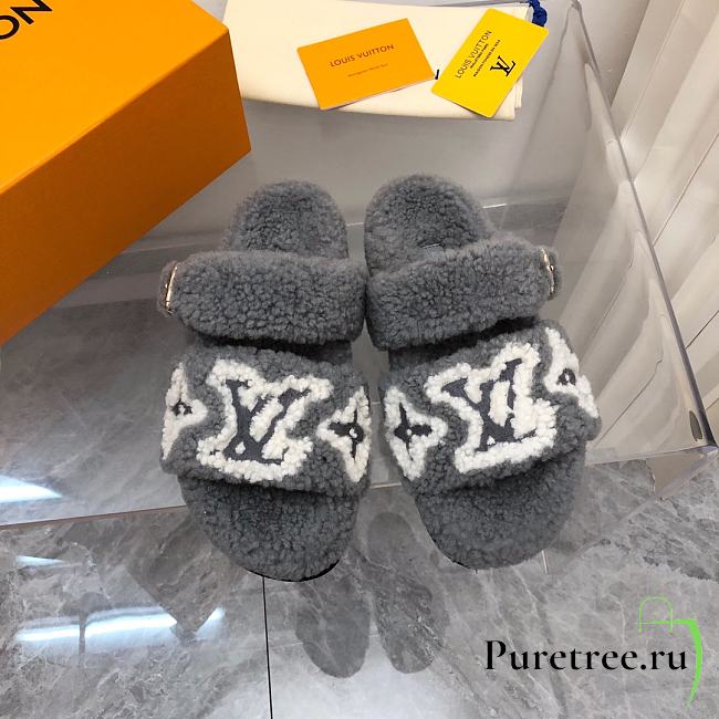 LOUIS VUITTON | Fur Flat Sandals In Blue White Pattern - 1