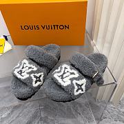 LOUIS VUITTON | Fur Flat Sandals In Blue White Pattern - 4