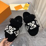 LOUIS VUITTON | Fur Flat Sandals In Black White Pattern - 5