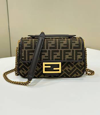 FENDI | Baguette Chain Midi Bag Brown