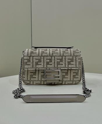 FENDI | Baguette Chain Midi Bag Beige