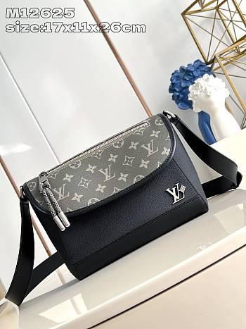 LOUIS VUITTON | Pulse Messenger M12625