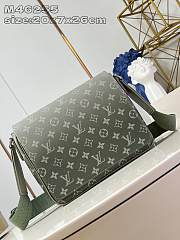 LOUIS VUITTON | District Monogram Gradient - 1