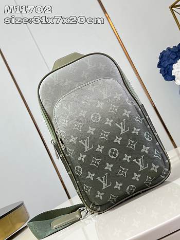 LOUIS VUITTON | Avenue Monogram Macassar