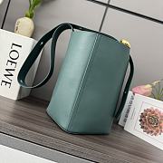 LOEWE | Medium Pebble Bucket Bag Green - 2