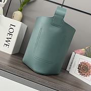 LOEWE | Medium Pebble Bucket Bag Green - 3