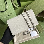 GUCCI | GG Marmont Wallet On Chain In White - 3