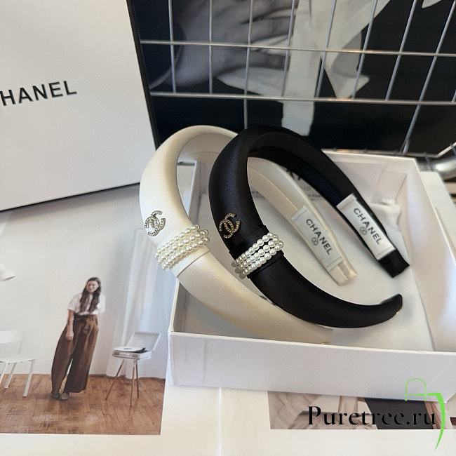 CHANEL | pearl headband in black/white - 1