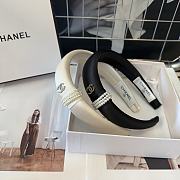 CHANEL | pearl headband in black/white - 1