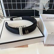 CHANEL | pearl headband in black/white - 4