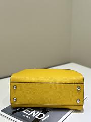 FENDI | Peekaboo's iconic handbag yellow - 5