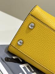 FENDI | Peekaboo's iconic handbag yellow - 2