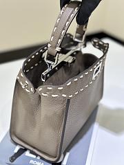 FENDI | Peekaboo's iconic handbag gray - 3