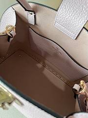 VALENTINO | GARAVANI ROCKSTUD SMALL HANDBAG IN GRAINY CALFSKIN BROWN - 6