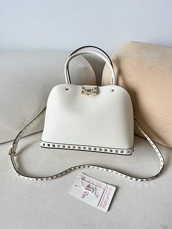 VALENTINO | GARAVANI ROCKSTUD SMALL HANDBAG IN GRAINY CALFSKIN WHITE