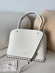 VALENTINO | GARAVANI ROCKSTUD SMALL HANDBAG IN GRAINY CALFSKIN WHITE - 3