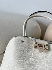 VALENTINO | GARAVANI ROCKSTUD SMALL HANDBAG IN GRAINY CALFSKIN WHITE - 2