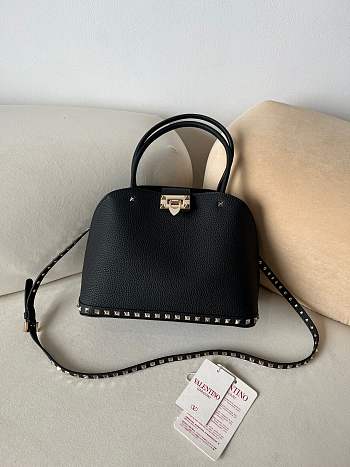 VALENTINO | GARAVANI ROCKSTUD SMALL HANDBAG IN GRAINY CALFSKIN BLACK