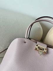 VALENTINO | GARAVANI ROCKSTUD SMALL HANDBAG IN GRAINY CALFSKIN PINK - 5