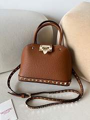 VALENTINO | UNI GARAVANI ROCKSTUD SMALL HANDBAG IN GRAINY CALFSKIN BROWN - 1