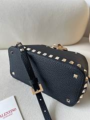 VALENTINO | UNI GARAVANI ROCKSTUD SMALL HANDBAG IN GRAINY CALFSKIN BLACK - 5