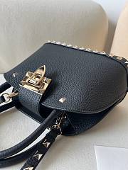 VALENTINO | UNI GARAVANI ROCKSTUD SMALL HANDBAG IN GRAINY CALFSKIN BLACK - 4