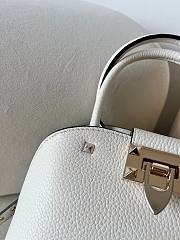 VALENTINO | UNI GARAVANI ROCKSTUD SMALL HANDBAG IN GRAINY CALFSKIN WHITE - 4