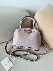 VALENTINO | UNI GARAVANI ROCKSTUD SMALL HANDBAG IN GRAINY CALFSKIN PINK - 1