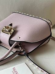 VALENTINO | UNI GARAVANI ROCKSTUD SMALL HANDBAG IN GRAINY CALFSKIN PINK - 5