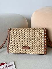 VALENTINO | Small Rockstud Shoulder Bag in Woven Raffia  - 2