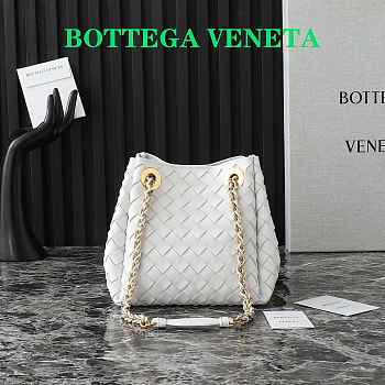 BOTTEGA VENETA | Small Parachute Shoulder bag in supple Intrecciato leather white