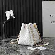 BOTTEGA VENETA | Small Parachute Shoulder bag in supple Intrecciato leather white - 4