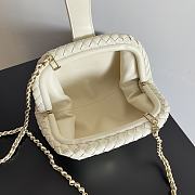 BOTTEGE VENETA | Small Lauren 1980 clutch in padded white - 4