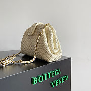 BOTTEGE VENETA | Small Lauren 1980 clutch in padded white - 2