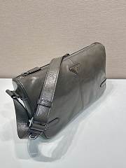 PRADA | Triangle logo messenger bag green - 6